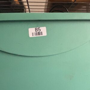 Contenedor verde con cables